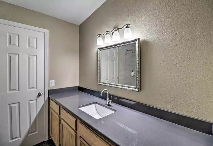 Lake Hamilton Home W/ Dock: 8 Mi To Hot Springs Np