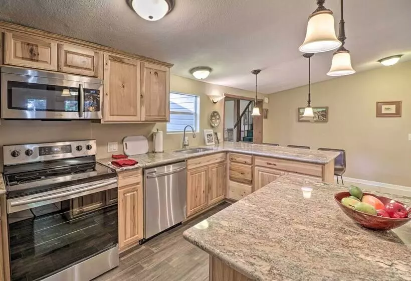 Lake Hamilton Home W/ Dock: 8 Mi To Hot Springs Np