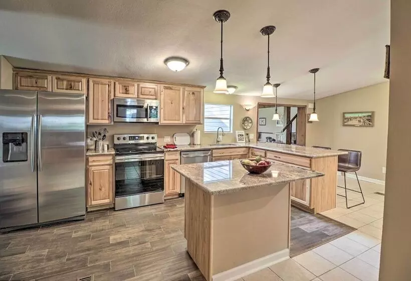 Lake Hamilton Home W/ Dock: 8 Mi To Hot Springs Np