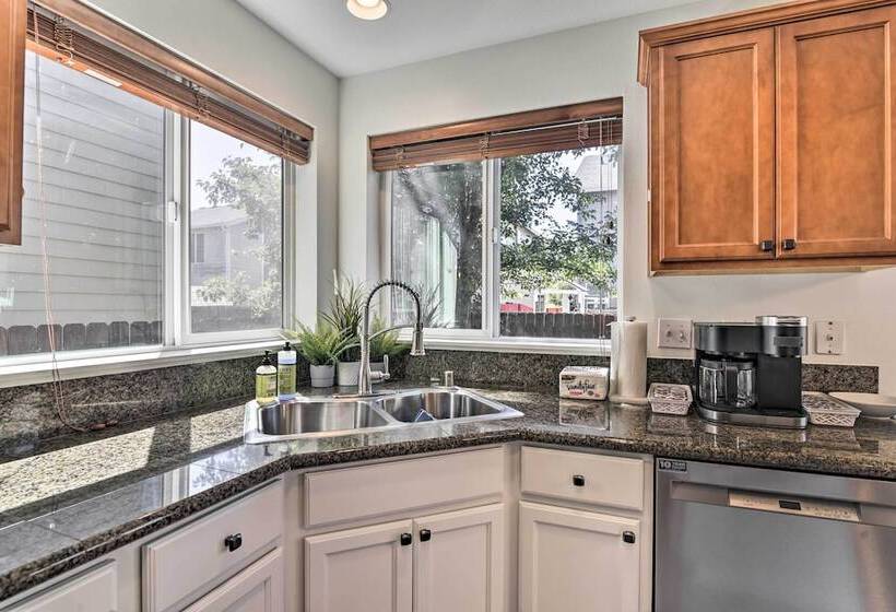 Lovely Vancouver Home < 18 Mi To Portland!