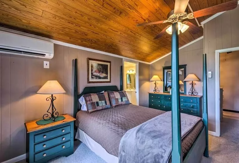 Maggie Valley Gem W/ Blue Ridge Mtn View + Hot Tub