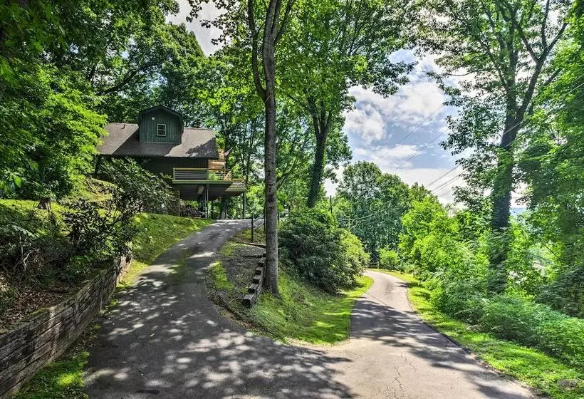 Maggie Valley Gem W/ Blue Ridge Mtn View + Hot Tub