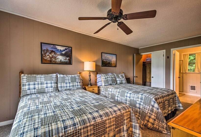 Maggie Valley Gem W/ Blue Ridge Mtn View + Hot Tub