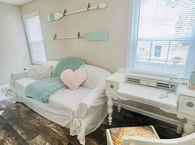 Majatalo Coastal Casita By The River