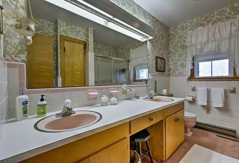 Quaint Elkton Home Near Shenandoah National Park!