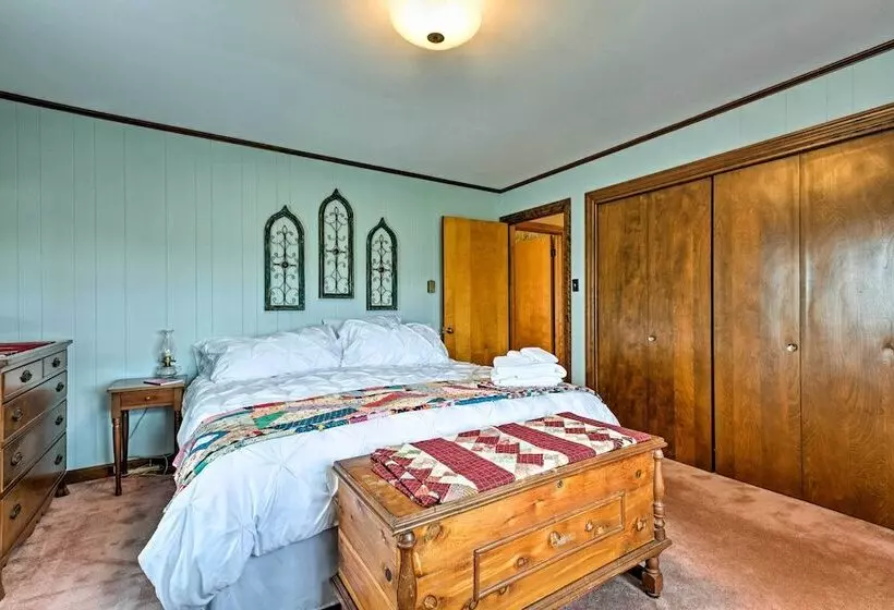 Quaint Elkton Home Near Shenandoah National Park!