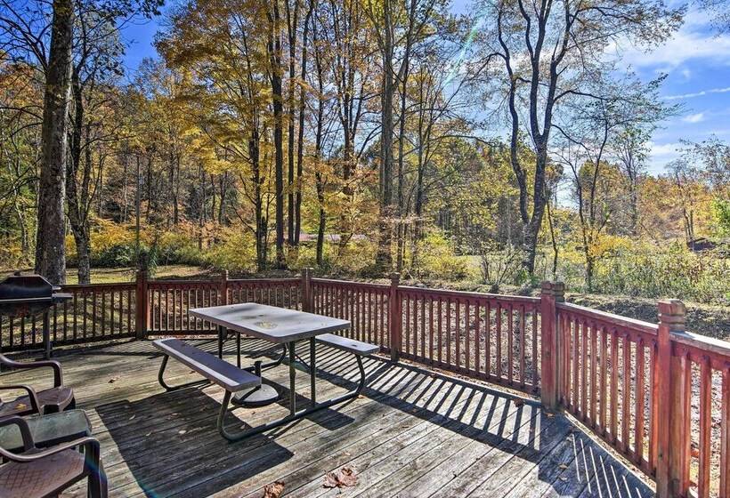Rural Cabin Hideaway W/ Fire Pit & Mtn Views!