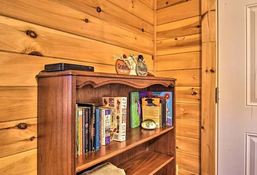 Rural Cabin Hideaway W/ Fire Pit & Mtn Views!