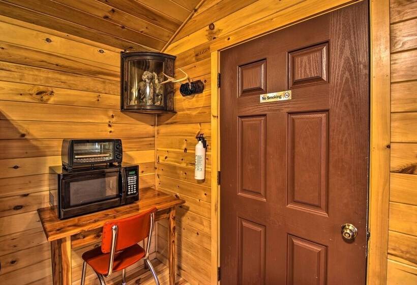 Rural Cabin Hideaway W/ Fire Pit & Mtn Views!