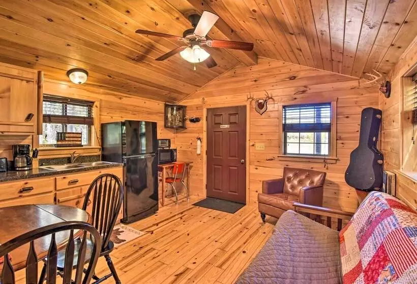 Rural Cabin Hideaway W/ Fire Pit & Mtn Views!