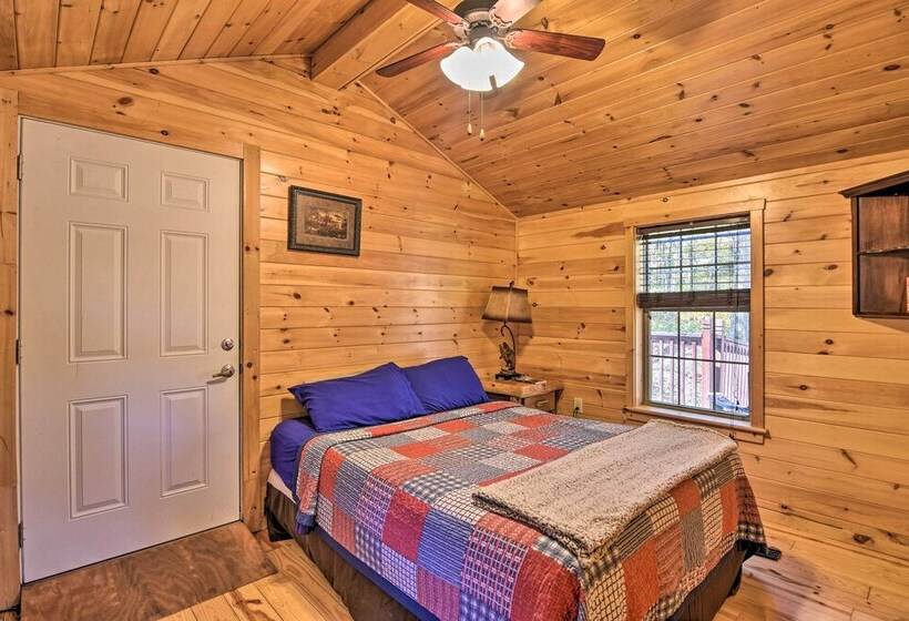 Rural Cabin Hideaway W/ Fire Pit & Mtn Views!