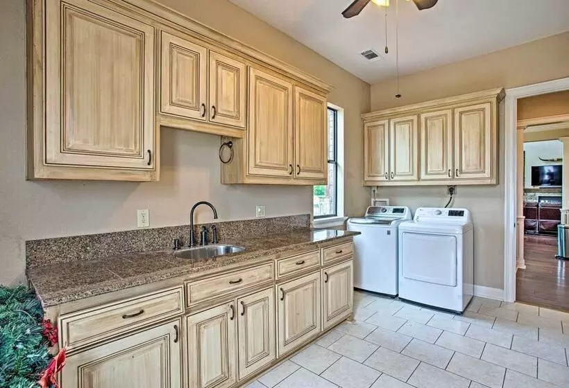 Blue Ridge Home W/ Game Room: 14 Mi To Mckinney!