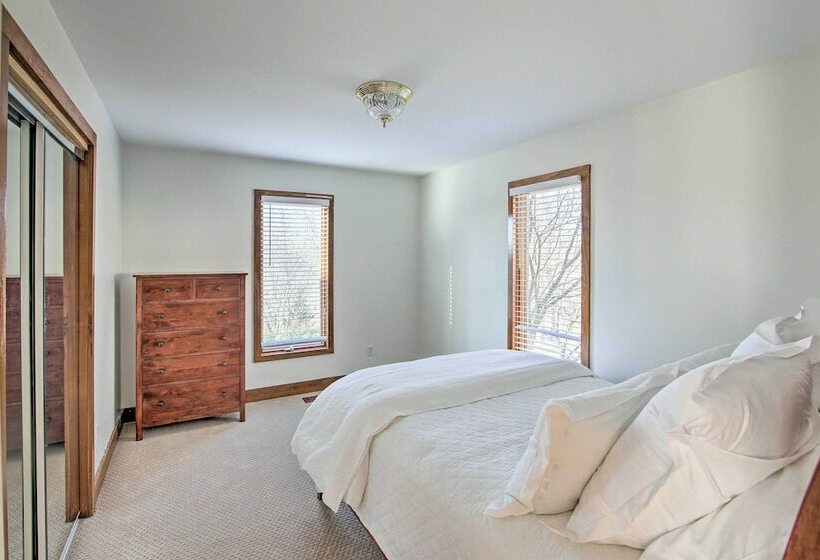 Secluded Hilltop Columbia Home W/ Deck + Views!