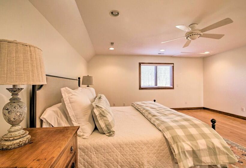 Secluded Hilltop Columbia Home W/ Deck + Views!