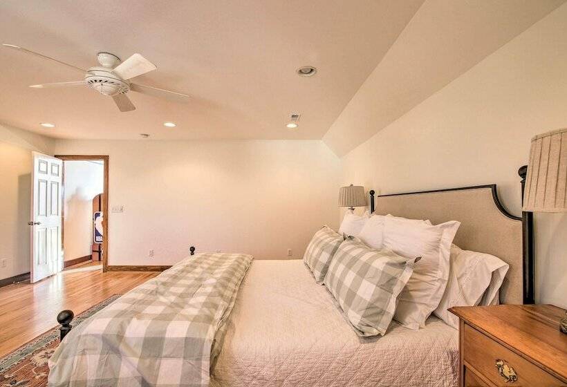 Secluded Hilltop Columbia Home W/ Deck + Views!