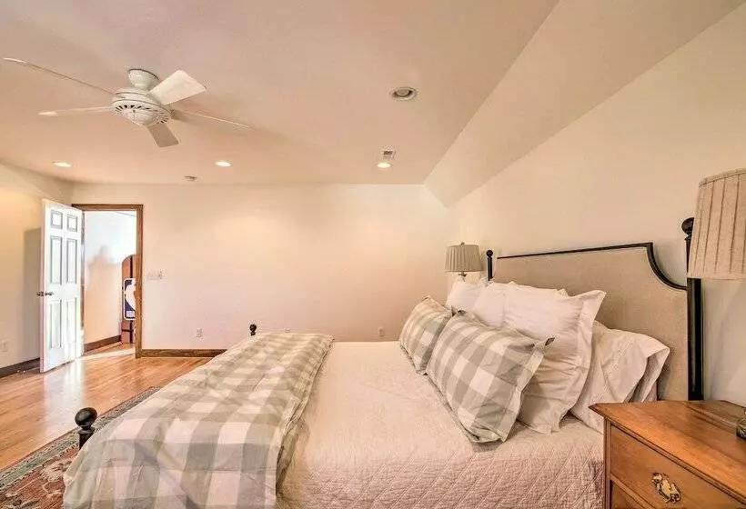 Secluded Hilltop Columbia Home W/ Deck + Views!