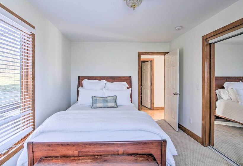 Secluded Hilltop Columbia Home W/ Deck + Views!