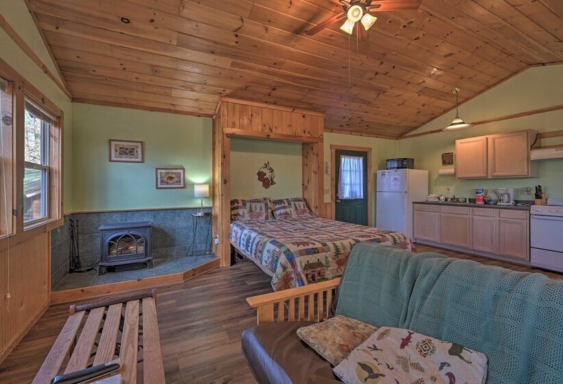 Secluded Nantahala  Gone Hunting  Cabin W/ Hot Tub