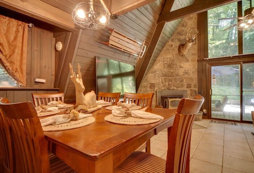 Snuggle Inn  In The Heart Of Chalet Village!