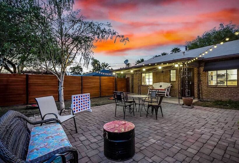 Sun Lit Phoenix Gem: Backyard Entertainment Patio!