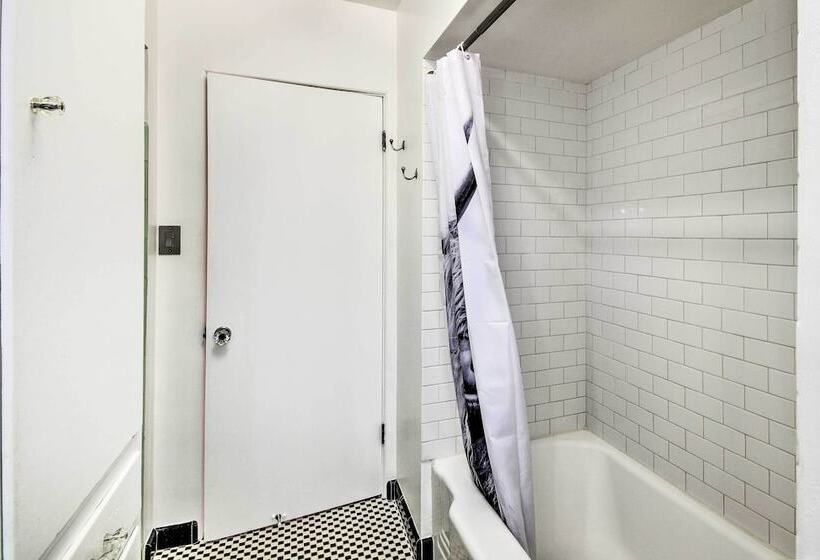 Sun Lit Phoenix Gem: Backyard Entertainment Patio!