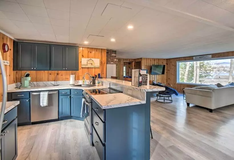 Updated Bristol Lakehouse W/ Kayaks & Beach Access