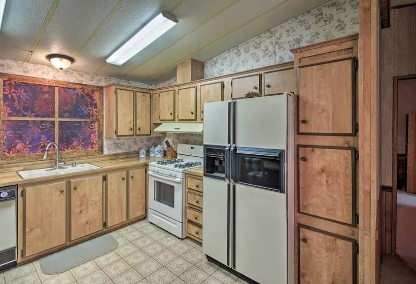 Bullhead City Home W/ Fire Pit   Walk To Co River!