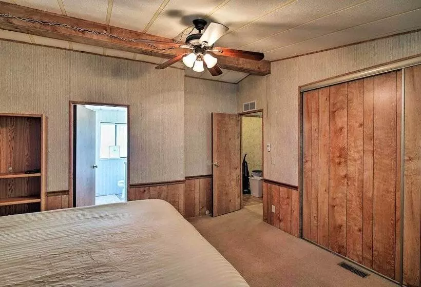 Bullhead City Home W/ Fire Pit   Walk To Co River!