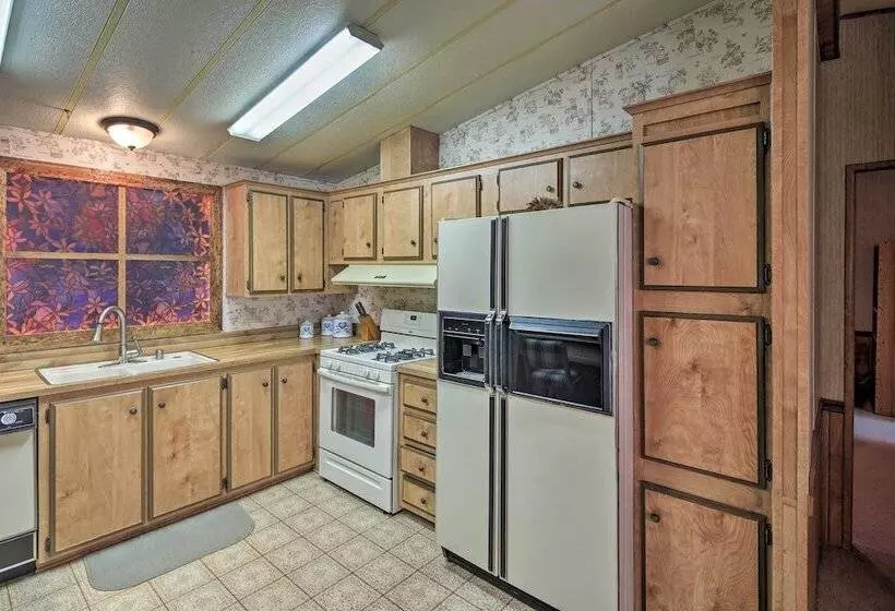 Bullhead City Home W/ Fire Pit   Walk To Co River!