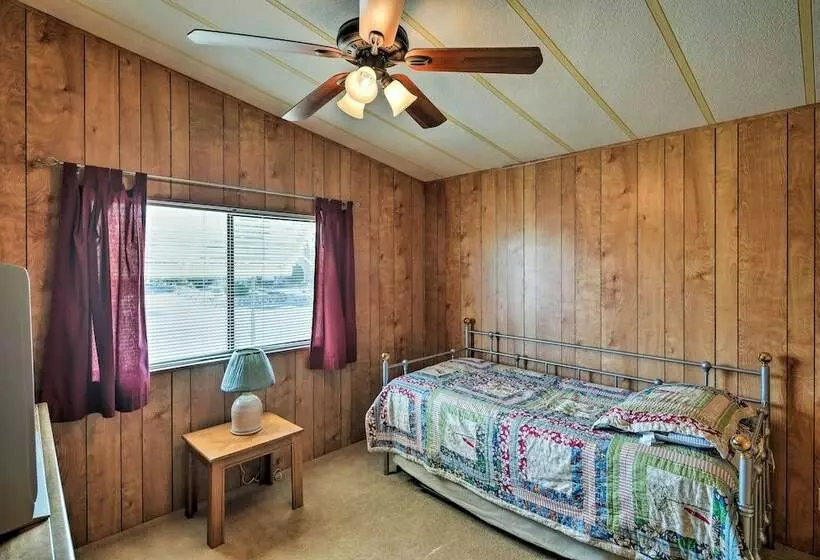 Bullhead City Home W/ Fire Pit   Walk To Co River!