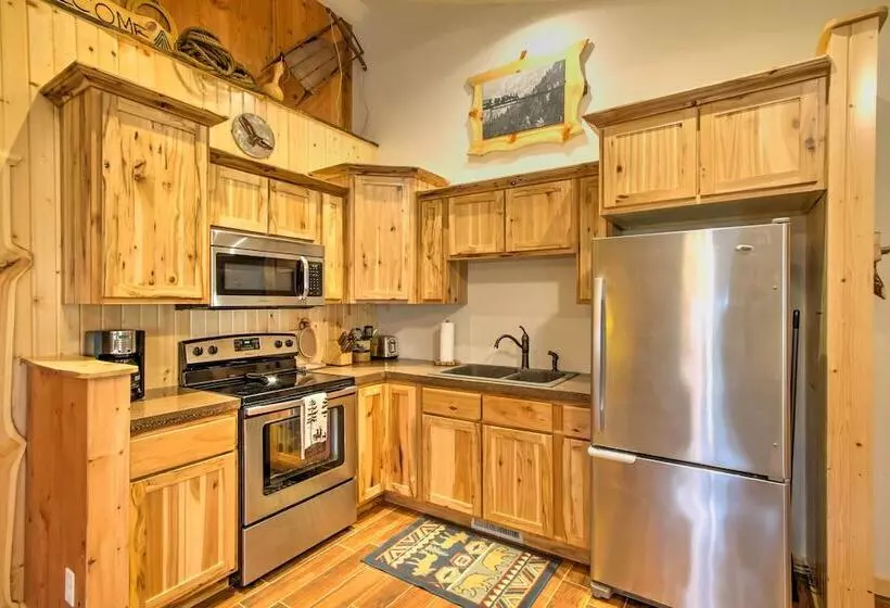 Cabin By The River: Visited By Treehouse Masters!