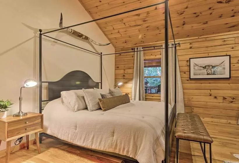 7 Mi To Ski Slopes: Mars Hill Cabin W/ Hot Tub!