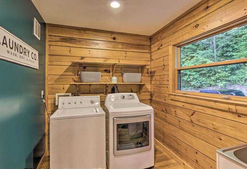 7 Mi To Ski Slopes: Mars Hill Cabin W/ Hot Tub!