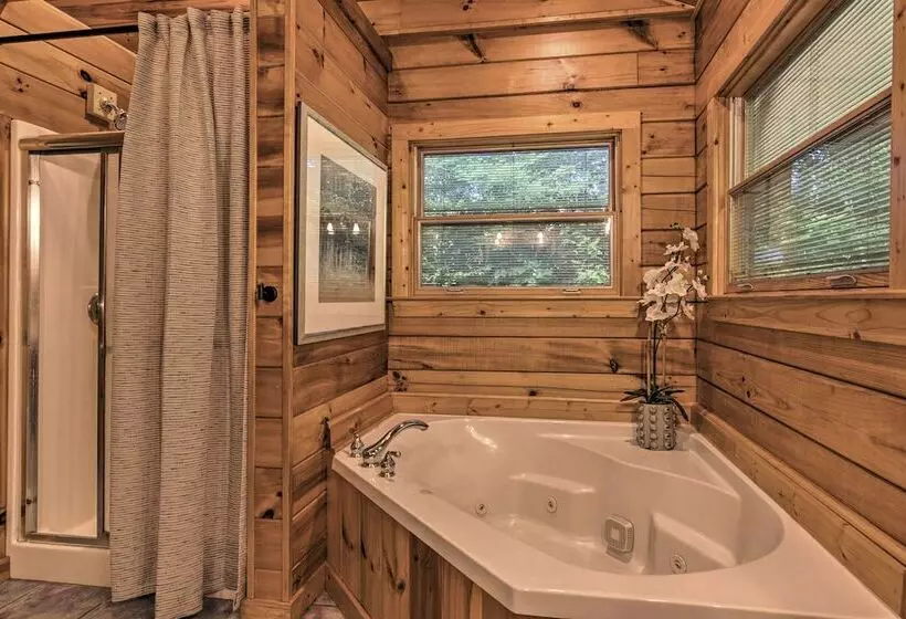 7 Mi To Ski Slopes: Mars Hill Cabin W/ Hot Tub!
