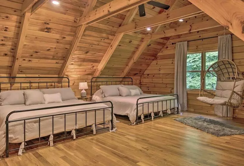 7 Mi To Ski Slopes: Mars Hill Cabin W/ Hot Tub!