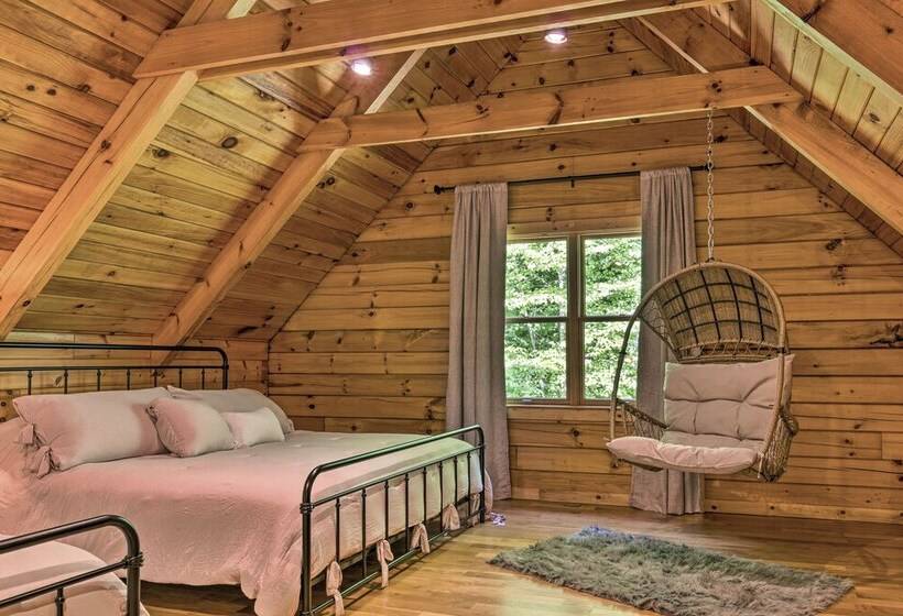 7 Mi To Ski Slopes: Mars Hill Cabin W/ Hot Tub!