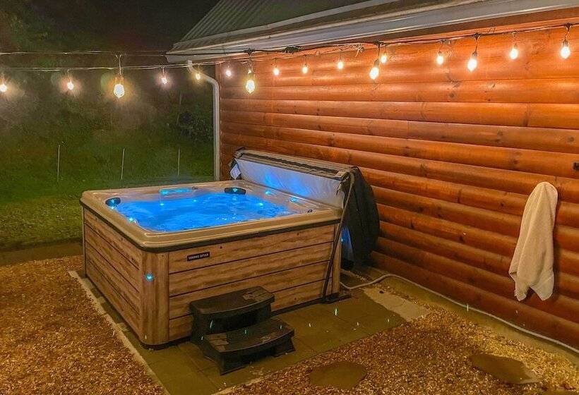 7 Mi To Ski Slopes: Mars Hill Cabin W/ Hot Tub!