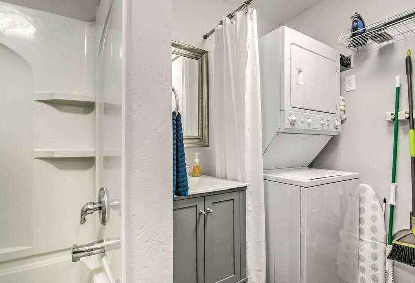 Colorado Springs Bungalow Walk To Downtown!