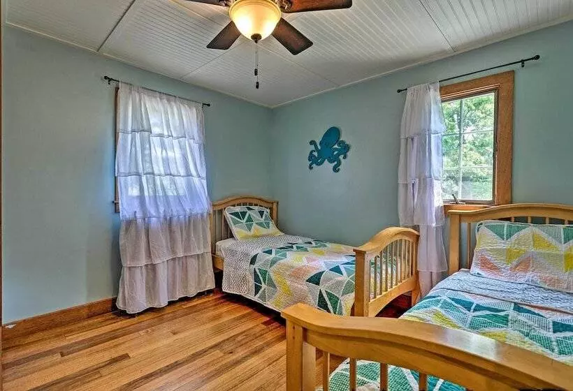 Common Fence Point Cottage W/ Ocean Views!