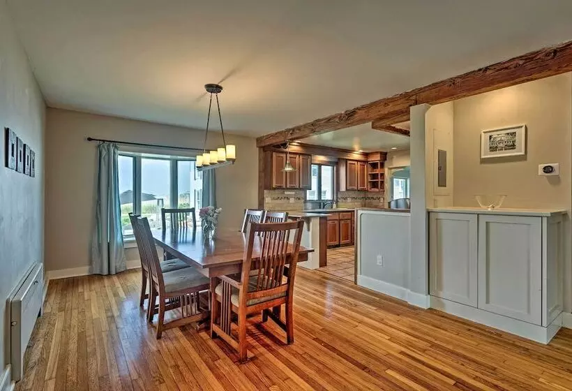 Common Fence Point Cottage W/ Ocean Views!