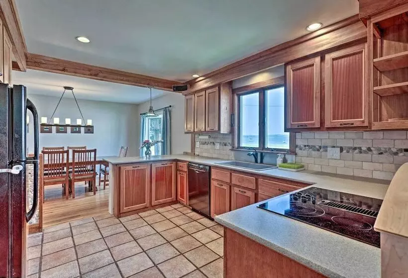 Common Fence Point Cottage W/ Ocean Views!