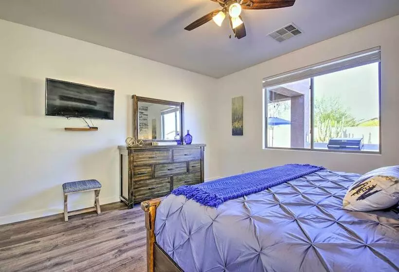 Contemporary Goodyear Refuge W/ Sunny Private Pool