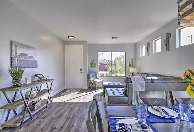 Contemporary Goodyear Refuge W/ Sunny Private Pool