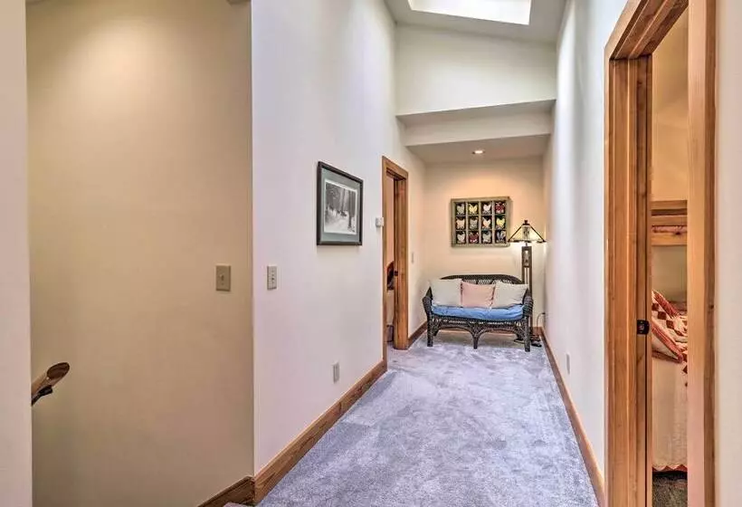 Creekside Mtn Retreat By Waterfalls & Hiking!