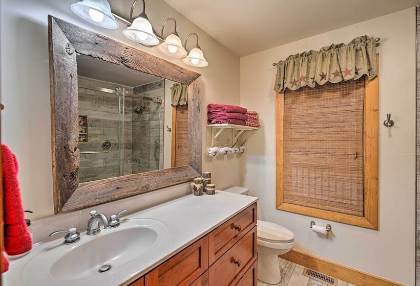 Creekside Mtn Retreat By Waterfalls & Hiking!