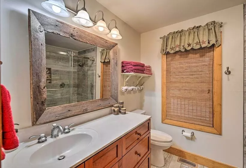 Creekside Mtn Retreat By Waterfalls & Hiking!