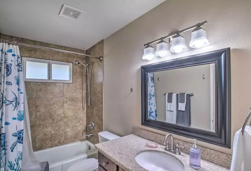 Pet Friendly Arizona Escape: Golf & Hike Nearby!