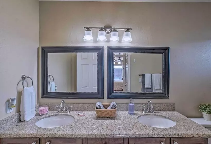 Pet Friendly Arizona Escape: Golf & Hike Nearby!