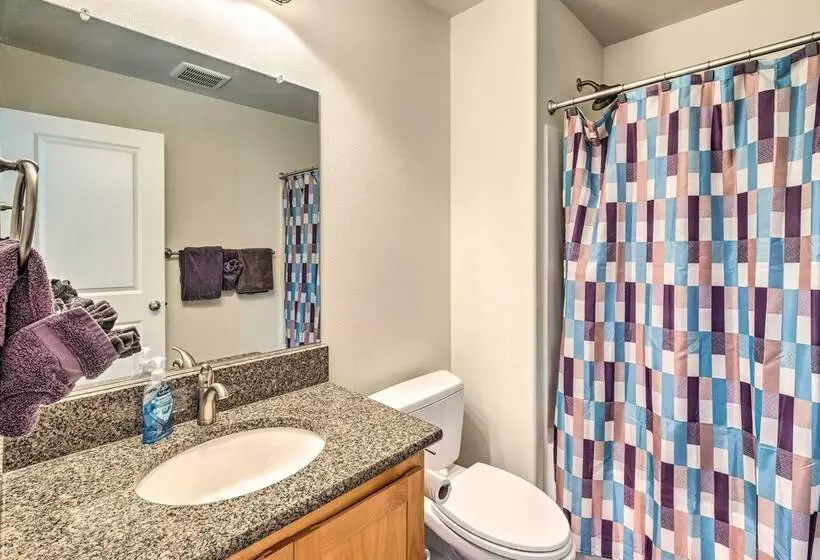 Hammond Home 2 Blocks To Marina & Columbia River!