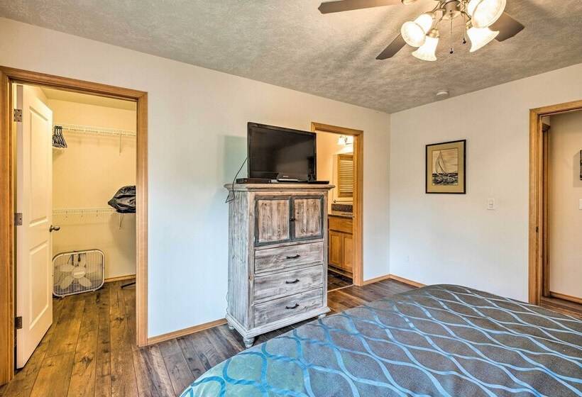 Hammond Home 2 Blocks To Marina & Columbia River!